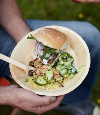 Lamb burgers with spring onions and feta