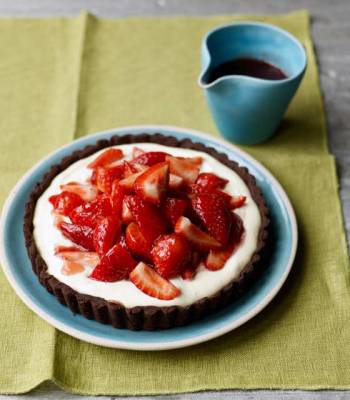 Strawberry tumble tart