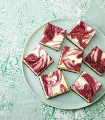 Raspberry ripple cheesecake squares 