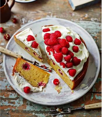 Raspberry Sauternes cake with Chantilly cream  