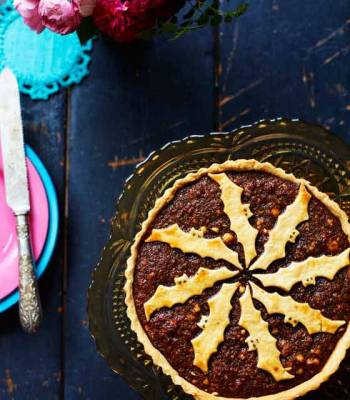 Spiced treacle and hazelnut tart 