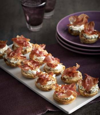 Cheese and pancetta scones with crispy pancetta shards
