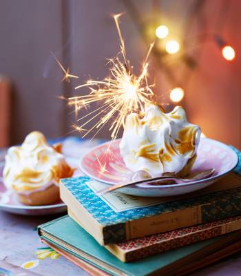 Baked Alaska mince pies