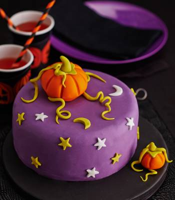 Spiced chocolate cake