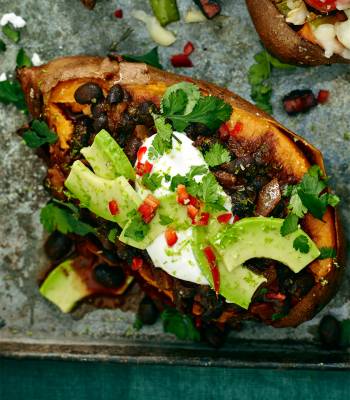 Baked sweet potato with easy black bean chilli
