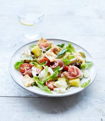 Hawaiian salad with chilli croutons