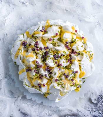 Saffron & pistachio pavlova with citrus curd