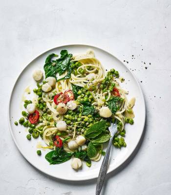 Lemony scallop and pea linguine