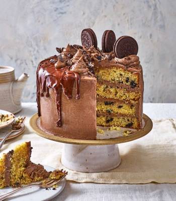 Cookies and cream layer cake