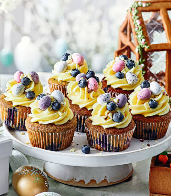 Blueberry and white chocolate cupcakes
