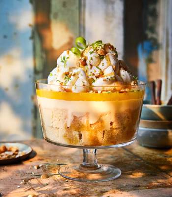Caribbean trifle with mango and rum