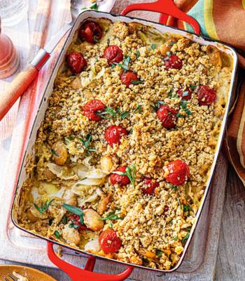 Oat crumble with fennel, butter beans and tomatoes