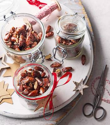 Candied cinnamon almonds