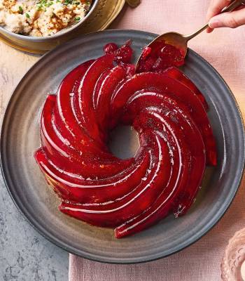 Apple and cranberry crown