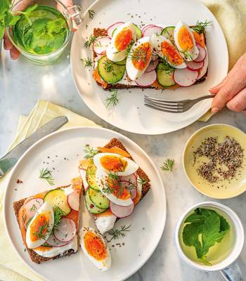 Smoked salmon smørrebrød