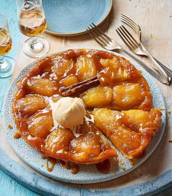 Apple tarte tatin