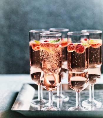 Rosé, raspberry and mint fizz