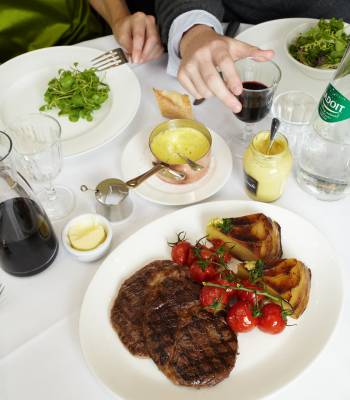 Ribeye steak with Béarnaise sauce & pommes Anna