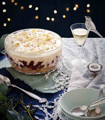 Boozy raspberry lemon trifle 