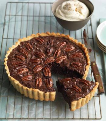 Spiced chocolate pecan pie