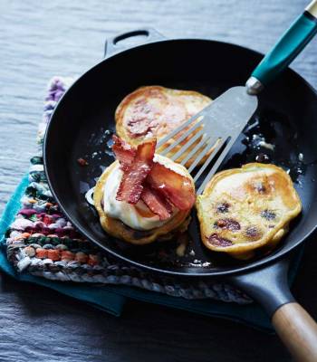 Cherry pancakes with crispy bacon