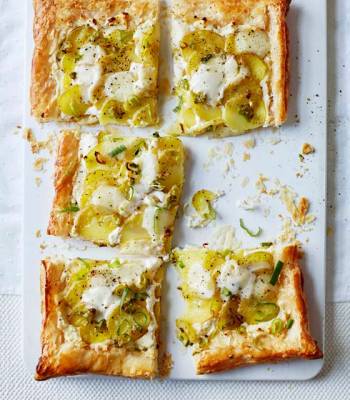 Potato, mozzarella and spring onion tart