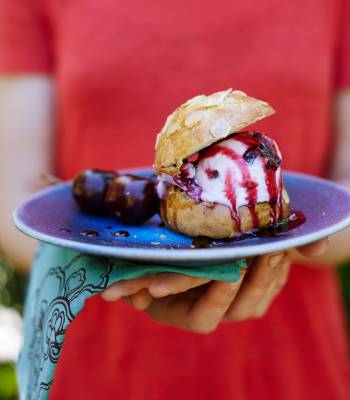 Orange, cardamom and almond brioche buns
