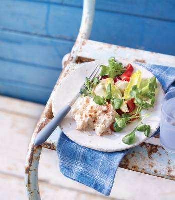 Crab mayonnaise with artichoke hearts and romaine leaves