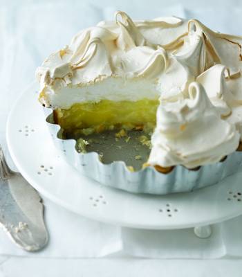 Grapefruit meringue pie