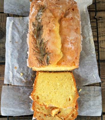Gin and lemon drizzle cake