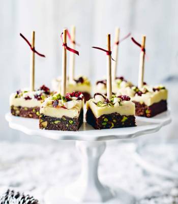 Macadamia, pistachio and cranberry chocolate bites