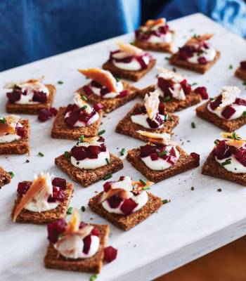 Smoked mackerel and beetroot on rye