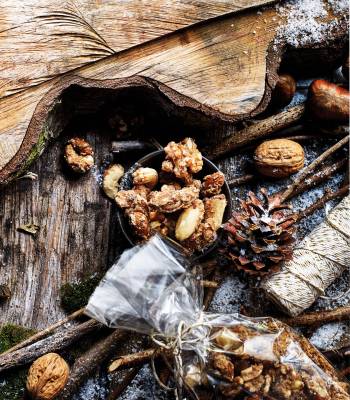 Gingerbread-spiced nuts