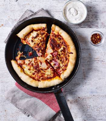 Frying pan Hawaiian pizza 