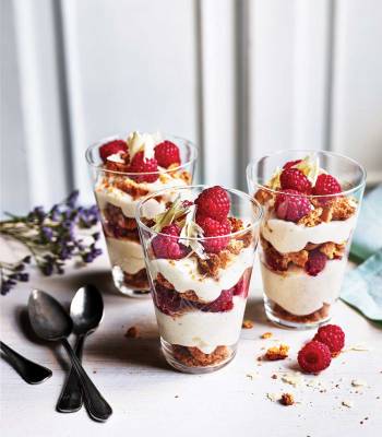 White chocolate and raspberry amaretti cheesecake pots