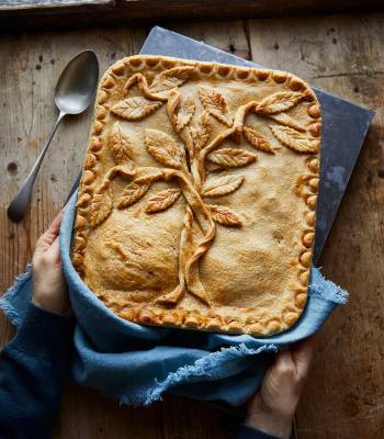 Coronation chicken pie