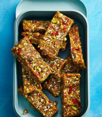 No-bake pistachio and goji berry cookie bars