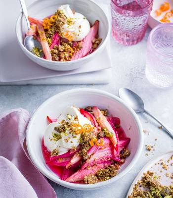 Roasted rhubarb crumble