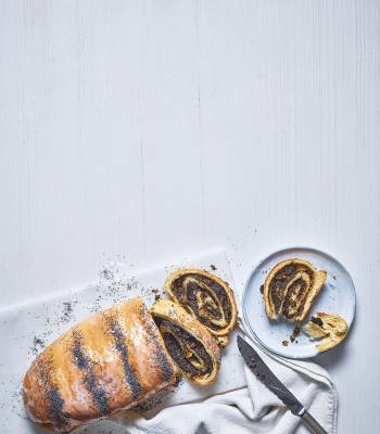 Polish poppy seed roll