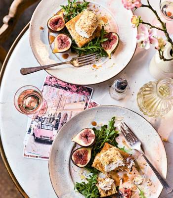 Walnut-crusted goat's cheese toasts with roasted figs