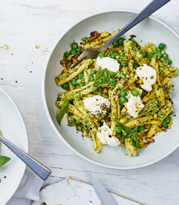 Broccoli and pistachio pesto pasta