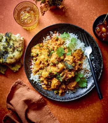 Spiced green peas and coconut curry