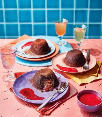 Chocolate fondants with raspberry coulis