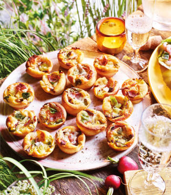 Goat's cheese and bacon poppers