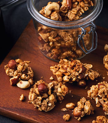 Nut cluster granola bites