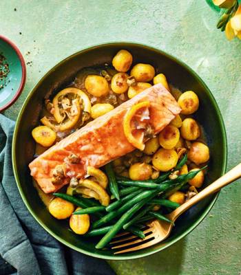 Salmon piccata with crispy gnocchi 