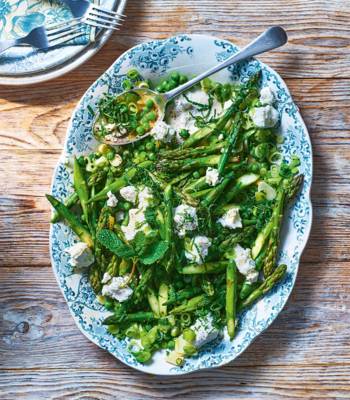 Asparagus and pea fricassee with goat's cheese