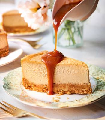 Coffee cheesecake with miso caramel
