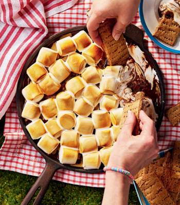 Peanut butter s'mores dip with graham crackers
