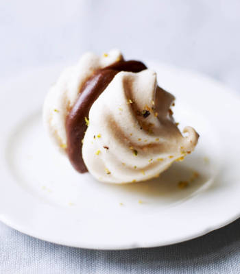 Pistachio meringue kisses